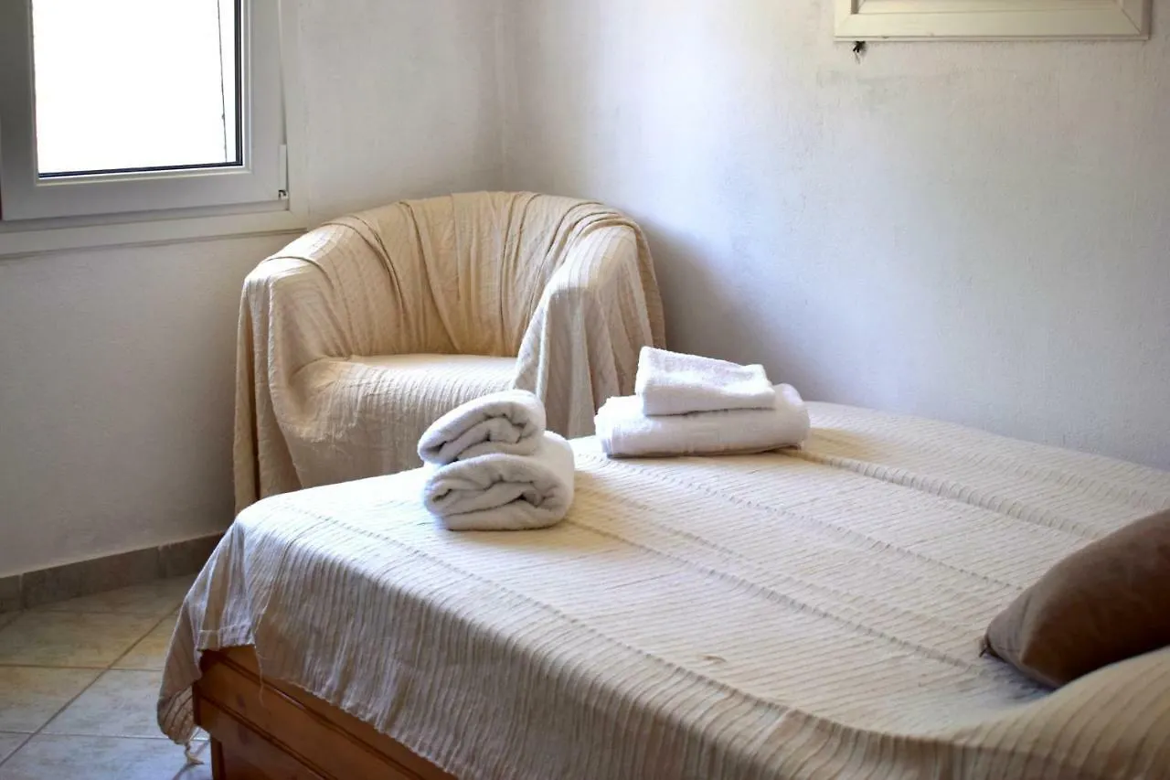 Olivelias Beachfront Hotel 0*, Elia Nikitis