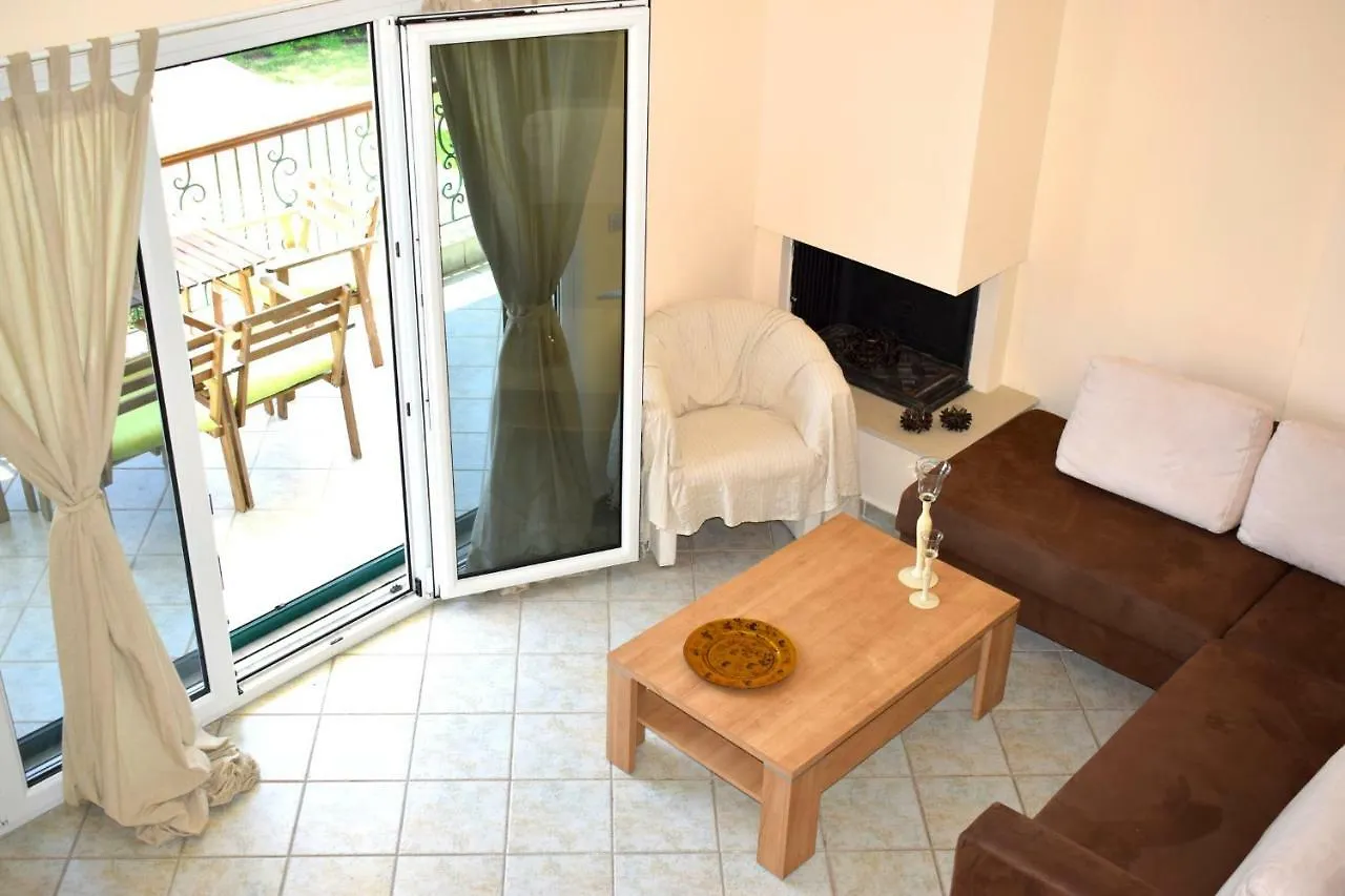 Olivelias Beachfront Hotel Apartment