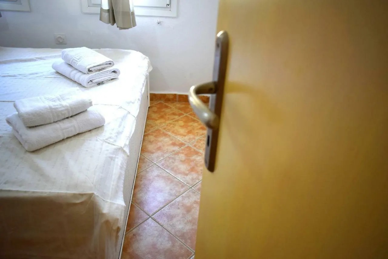 Apartment Olivelias Beachfront Hotel