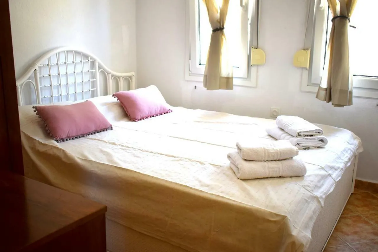 Olivelias Beachfront Hotel Apartment