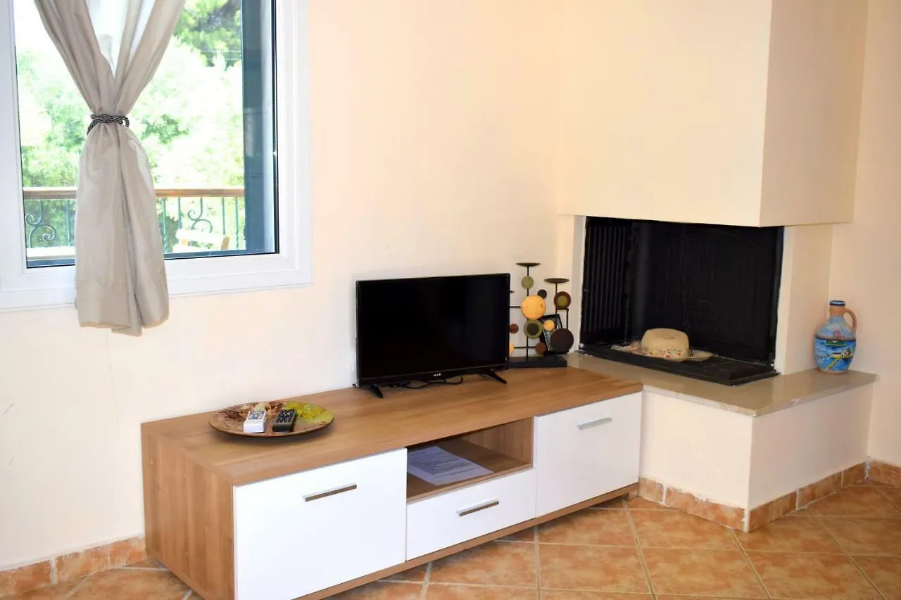 Olivelias Beachfront Hotel 0*, Elia Nikitis